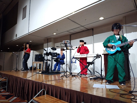 ファミリーホームバンド　素晴らしい演奏を♪